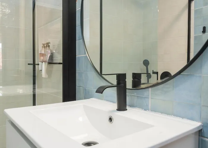 Riverfront Apartment Lisbon