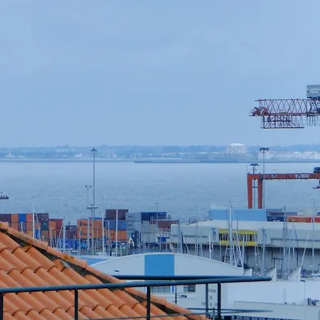 Riverfront דירה *